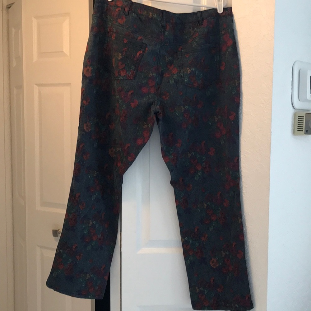 DG2 by Diane Gilman 18WP FLORAL JEANS🆕 - Picture 8 of 11